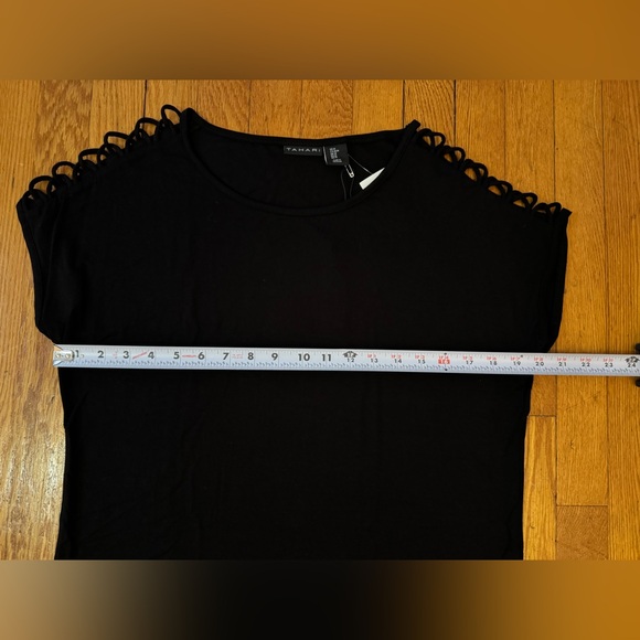 NWT Tahari Blouse with Shoulder Detail Size Medium - Picture 4 of 5